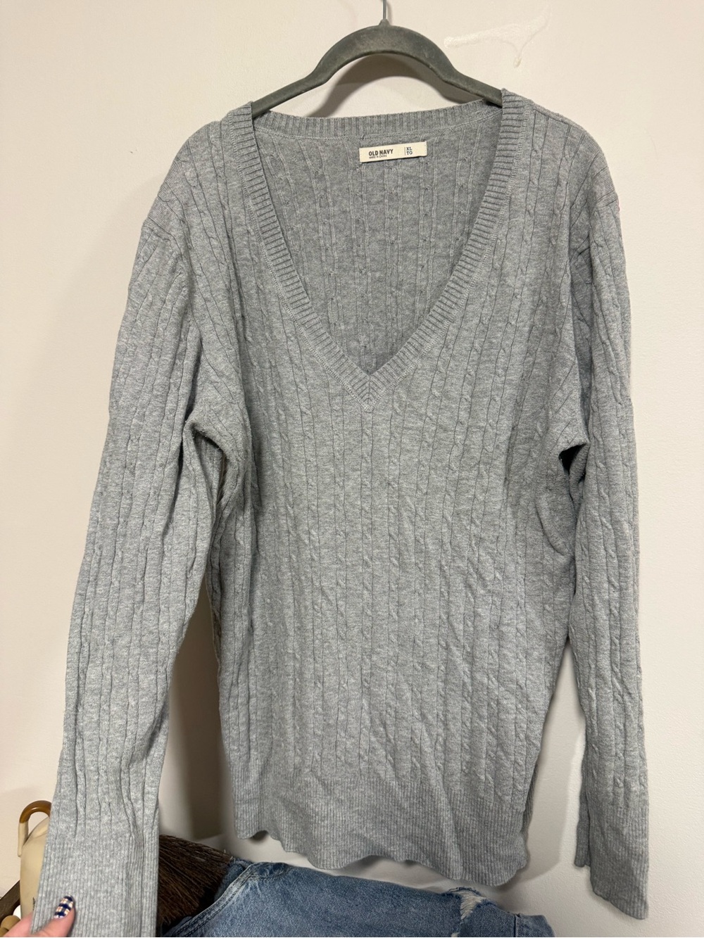 Old Navy Women's Light Gray V-Neck Cable Knit Sweater
